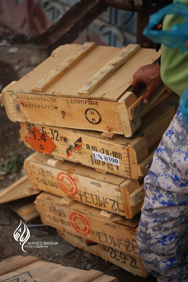 ذخائر واسلحة عثرت عليها المقاومة الشعبية والجيش الوطني بعد دحر مليشيا الحوثي من عدة مواقع في تعز