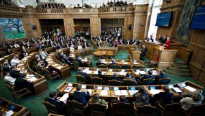 برلمان الدنمارك يقر قانونا يجيز تجريد طالبي اللجوء من ممتلكاتهم