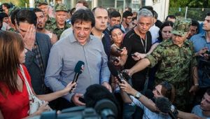 عزل وزير الدفاع الصربي بعد إهانته صحفية
