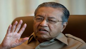 استقالة مهاتير محمد من الحزب الحاكم في ماليزيا