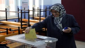 بدء عملية التصويت على التعديلات الدستورية في تركيا (صور)