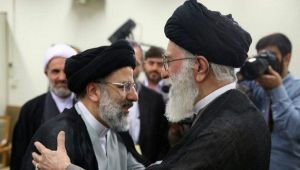 من هو المرشح الرئاسي الإيراني الذي أعدم آلاف السجناء؟