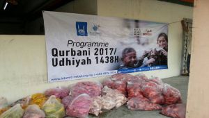 الأيادي النقية توزع لحم الأضاحي لليمنيين في ماليزيا