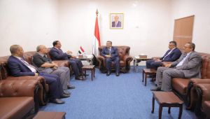 بن دغر يناقش مع الوفد الحكومي الذي زار تعز جهود تطبيع الأوضاع وتفعيل المؤسسات