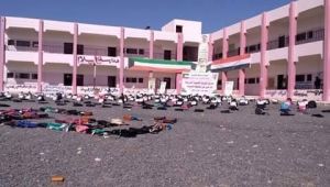 تدشين توزيع الحقيبة المدرسية للطلاب النازحين من الحديدة