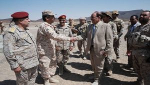 الفريق محسن يتفقد معسكرات التدريب والاستقبال بمأرب