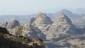 الجيش يعلن السيطرة على مرتفعات جديدة في مديرية باقم بصعدة