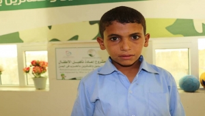 "عزام" قصة طفل أدمن المخدرات في معسكرات الحوثيين
