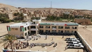 صدقة يتبعها أذى.. علم الإمارات في مدارس جنوب اليمن يثير السخرية (رصد خاص)