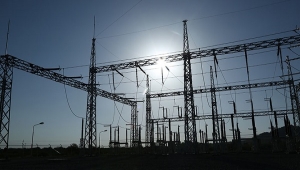 مصدر حكومي يوضح أسباب تردي خدمة الكهرباء في عدن والمحافظات المحررة