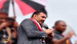 توعد باستخدام القوة.. محافظ سقطرى يتهم الإمارات بدعم تمرد عسكري في الأرخبيل