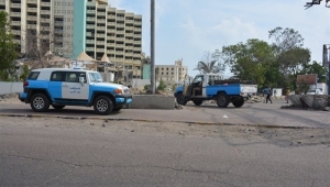 دورية أمنية في عدن تتعرض لهجوم مسلح من قبل مجهولين وإصابة جندي