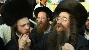 يهوديان متطرفان من "الحريديم" يعتديان في القدس على مصور "جيروزاليم بوست"
