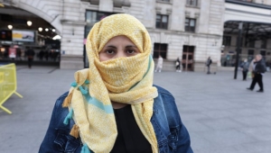قطعت ثمانية حدود وبحار وصحاري.. رحلة امرأة يمنية مهاجرة وصلت بريطانيا لطلب اللجوء (ترجمة خاصة)