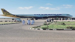 التحالف يمنع طائرة إماراتية من الإقلاع إلى سقطرى تقل سياحا أجانب