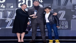 كريستيانو رونالدو يعترف برفض منح ابنه هاتفاً محمولاً