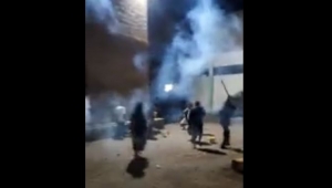 أحداث شغب بسجن مركزي رداع تنديدا بوفاة أحد السجناء.. والحوثيون يستخدمون الرصاص الحي والقنابل الغازية