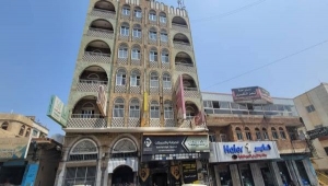 لجنة عسكرية تُسلم فندق "رويال" لمالكه بمدينة تعز