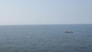 خفر السواحل باليمن تنقذ ستة بحارة فرنسيين وإيطاليين قبالة سواحل المخا