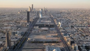 فايننشال تايمز: صراع سعودي إماراتي على الشركات متعددة الجنسيات.. هل ستسحب الرياض البساط على أبوظبي؟ (ترجمة خاصة)