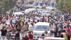 أبين: تشييع شعبي ورسمي لجثمان طفل تعرض للاغتصاب والقتل