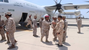 وزير الدفاع ورئيس الأركان يعودان إلى عدن بعد زيارات ميدانية لعدد من المحافظات