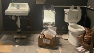 سرقة متجر آبل في واشنطن عبر “ثقب في الحمام”