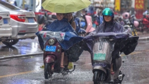 إعصار تاليم يضرب الصين وسط ارتفاع الحرارة وتقلبات الطقس في آسيا