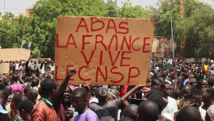 فرنسا تجلي رعاياها من النيجر