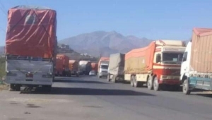 قوات الطوارئ اليمنية تمهل شاحنات النقل 24 ساعة لتصحيح أوضاعها والالتزام بالأوزان