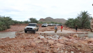 سقطرى.. تضرر 50% من شبكة الطرقات وأضرار في المنازل والخدمات ولا خسائر بشرية جراء إعصار "تيج"