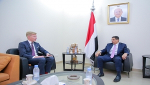 بن مبارك يلتقي غروندبرغ ويجدد دعم الحكومة لجهود السلام وفقا للمرجعيات
