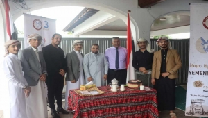 "مجموعة اليمنيون" تكرم السفير باحميد لإسهامه في نجاح فعاليات يوم القهوة اليمنية بماليزيا