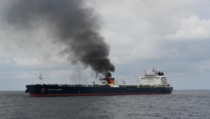 البحرية البريطانية تكشف عن تضرر سفينة إثر هجوم بصاروخين قبالة سواحل اليمن