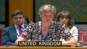 بريطانيا تؤكد مواصلة الحوثيين لتهريب الأسلحة وتتعهد بمكافحة تهديداتهم البحرية