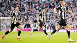 نيوكاسل يتوج بطلاً لكأس رابطة المحترفين الإنجليزية للمرة الأولى في تاريخه