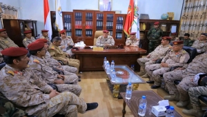 لجنة عسكرية تزور جبهات تعز وتشيد بصمود المقاتلين