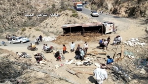 لحج.. نفوق أكثر من 100 رأس من الماشية جراء انقلاب شاحنة نقل في طريق القبيطة