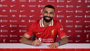 ليفربول يعلن تجديد عقد لاعبه محمد صلاح حتى يونيو 2027