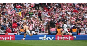 سندرلاند يعود إلى الدوري الإنجليزي الممتاز بعد غياب 8 سنوات