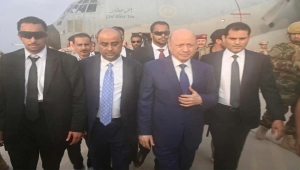 العليمي وبن بريك يصلان عدن على وقع الاحتجاجات الغاضبة تنديداً بانهيار الخدمات