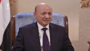 العليمي يؤكد أن استعادة الأمن بالبحر الأحمر يبدأ من سواحله الجنوبية