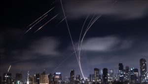 رشقة صاروخية من إيران على إسرائيل هي الأولى منذ 18 ساعة