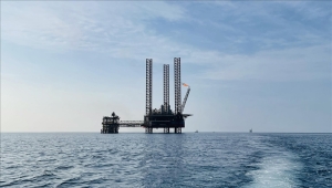 انقلاب بارجة بخليج السويس