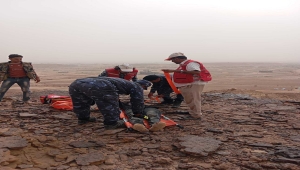 إنقاذ ثلاثة شبان بعد أن عَلِقوا في أحد جبال شبوة (فيديو)