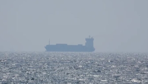 إيران تحتجز ناقلة نفط أجنبية في خليج عمان وتعتقل طاقمها