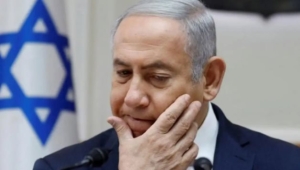 كاتب إسرائيلي: سياسية التجويع في غزة جلبت لـ"نتنياهو" أكبر هزيمة سياسية في تاريخ إسرائيل