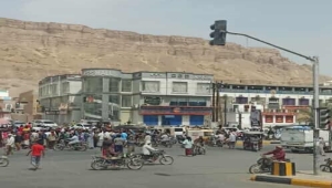 حضرموت.. احتجاجات غاضبة في سيئون وإغلاق للمحال التجارية والمرافق الحكومية