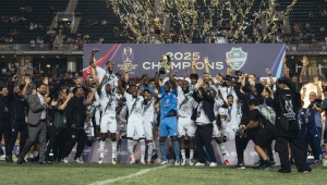 الأهلي يتوج بلقب السوبر السعودي للمرة الثانية في تاريخه