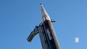 برأس حربي انشطاري.. تحقيقات إسرائيلية بشأن صاروخ حوثي أثار قلقاً واسعاً